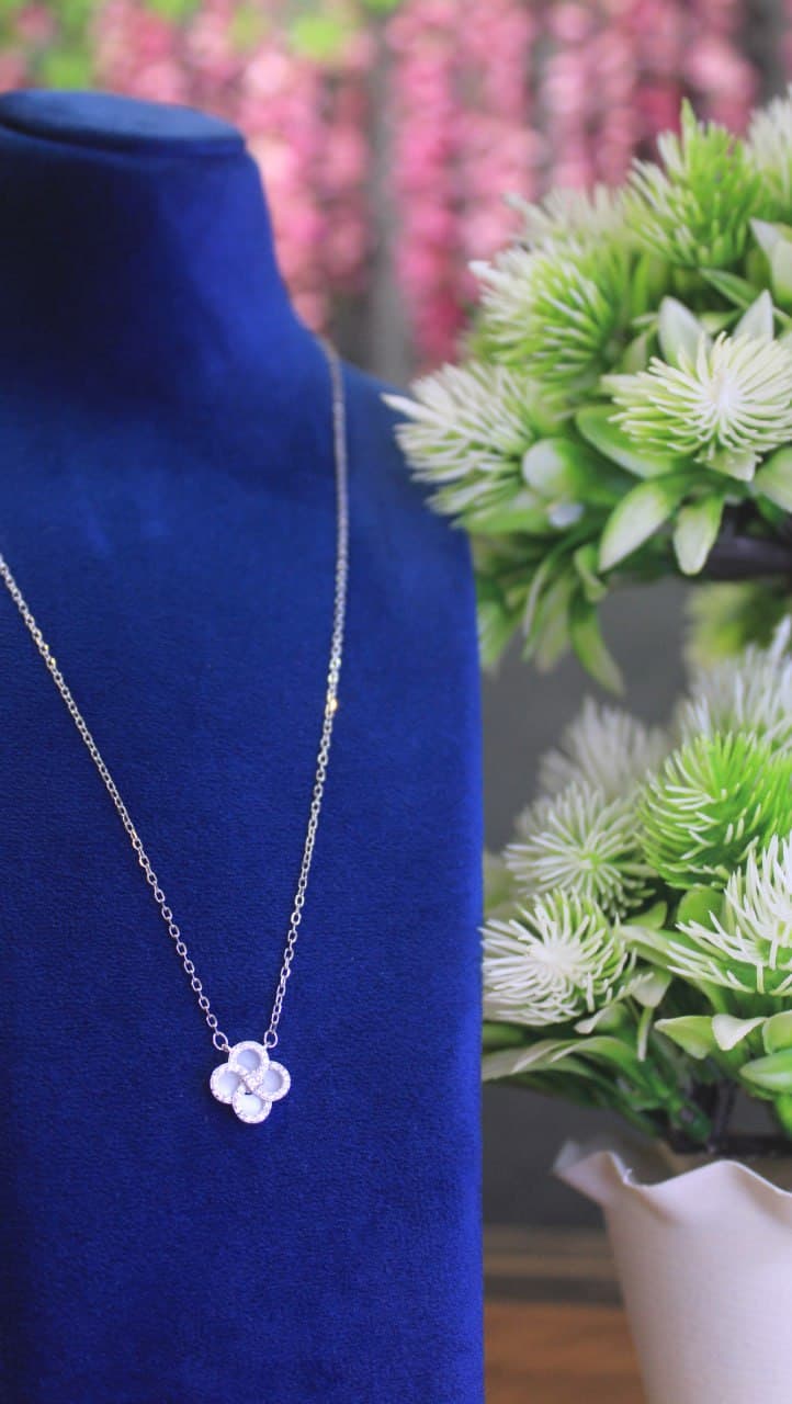 Elegant Sterling Silver Clover Pendant Necklace – Dainty Zirconia Floral Charm Jewelry Gift for Her 1