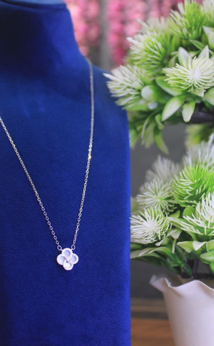 Elegant Sterling Silver Clover Pendant Necklace – Dainty Zirconia Floral Charm Jewelry Gift for Her